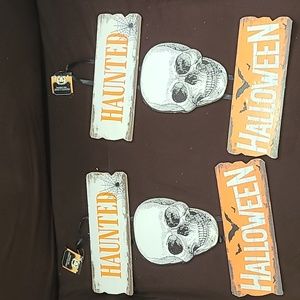 Haunted Halloween signs, NWT